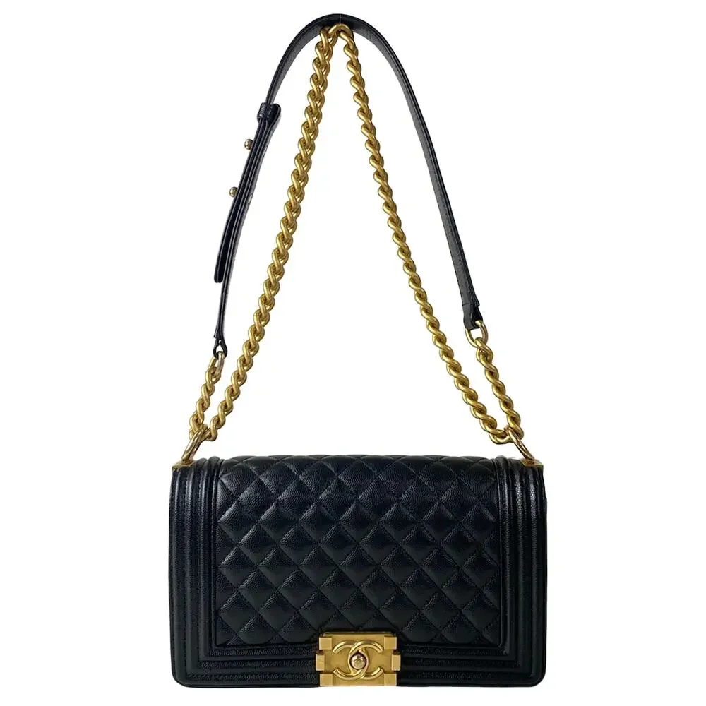 Chanel Boy Chanel / Matelasse Shoulder Bag A67086